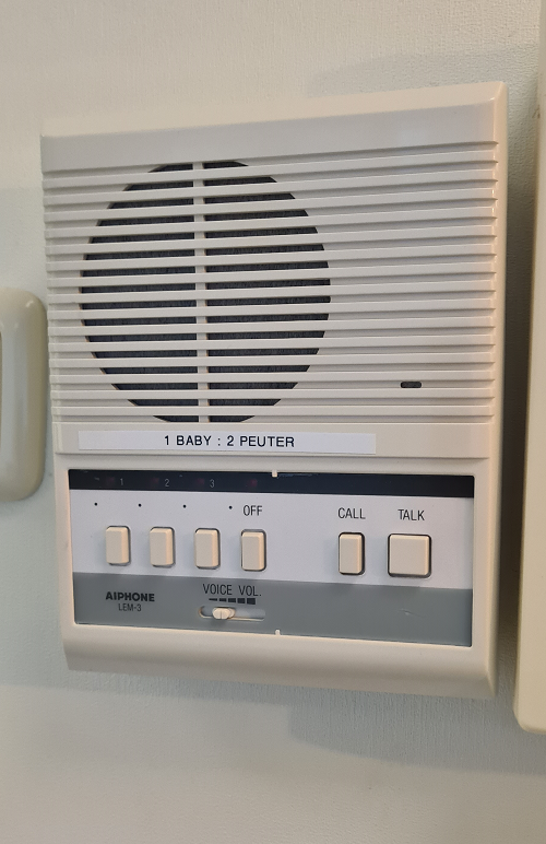 KDV slaapkamer intercom communicatie systeem